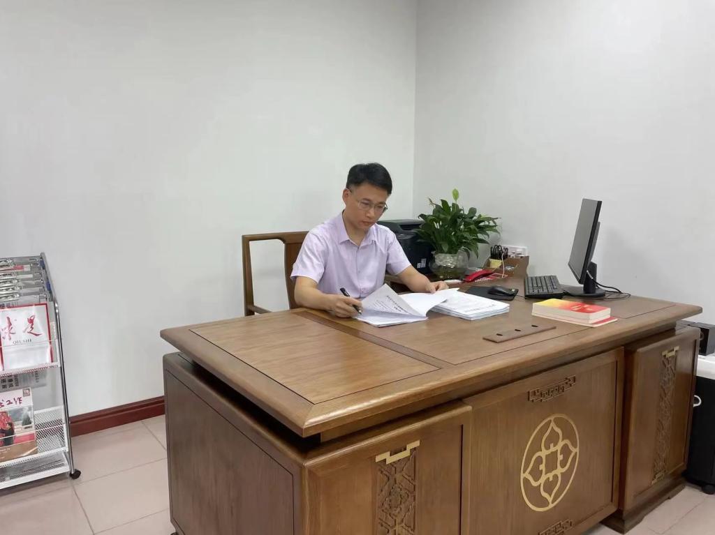 千亿官方网站校友许云获评第六届  广东省“人民满意的公务员”称号